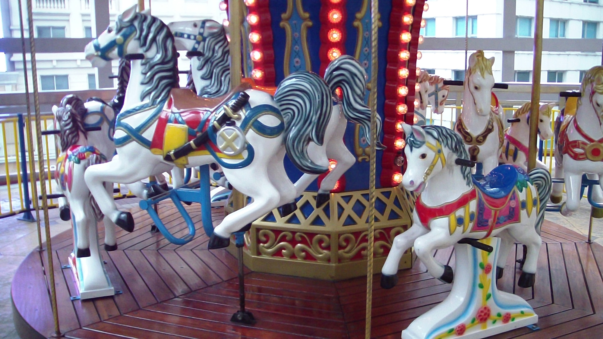 MERRY GO ROUND 4m | 12 People- Heigh restriction 105cm
