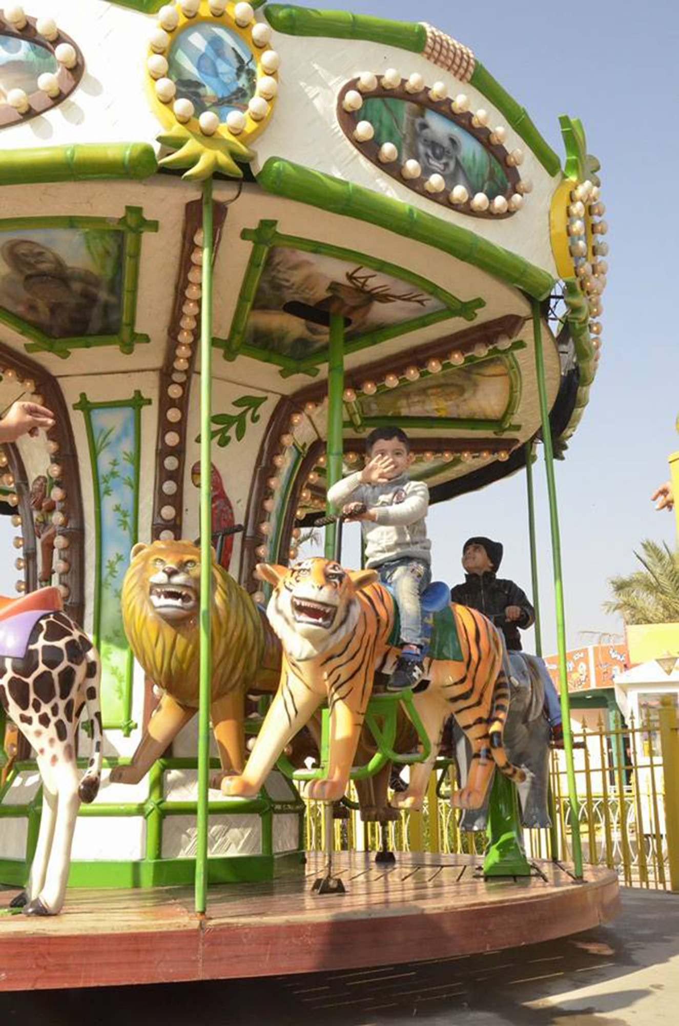 MERRY GO ROUND 4m | 12 People- Heigh restriction 105cm
